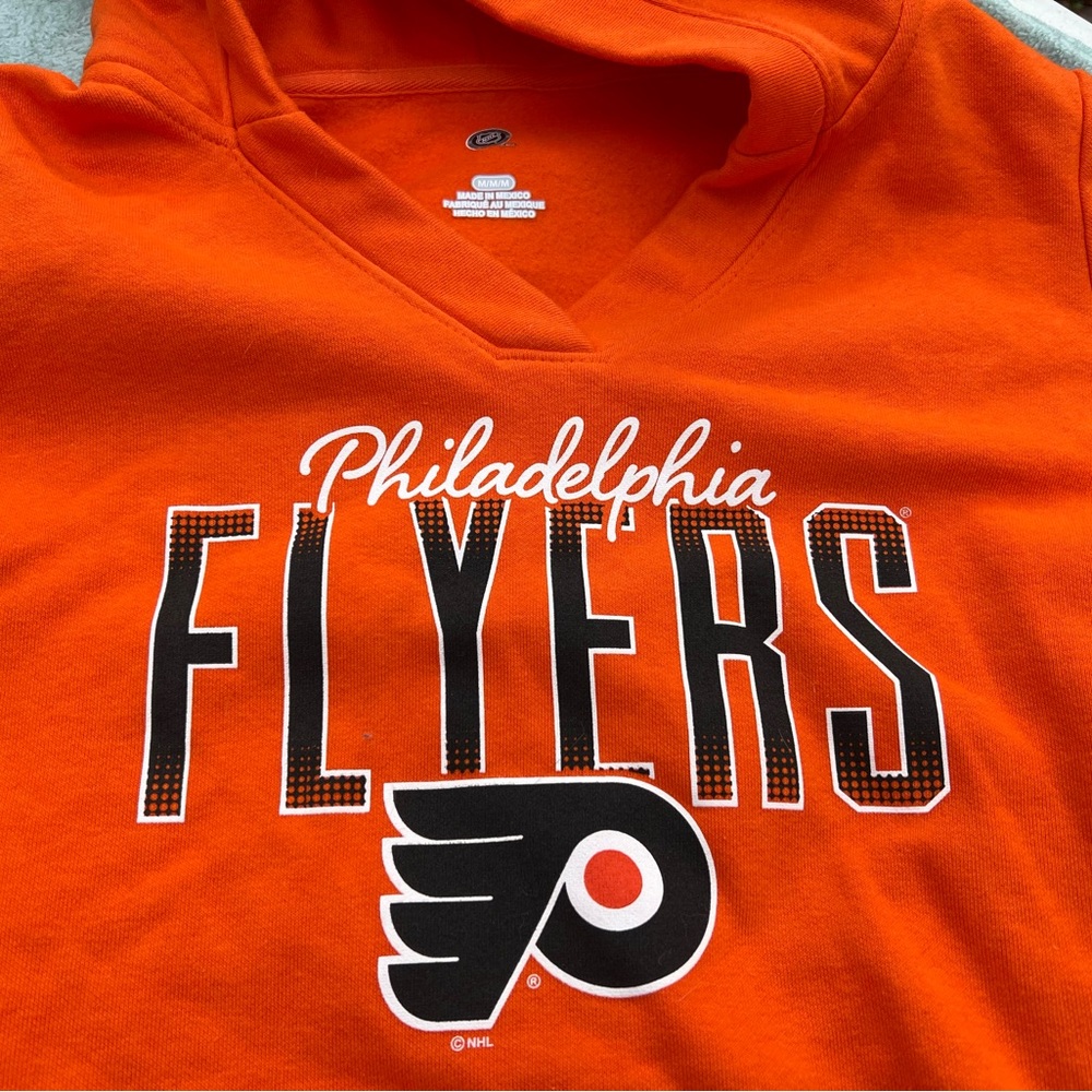 Philadelphia Flyers hockey
NHL women's V-neck pull over hoodie size medium